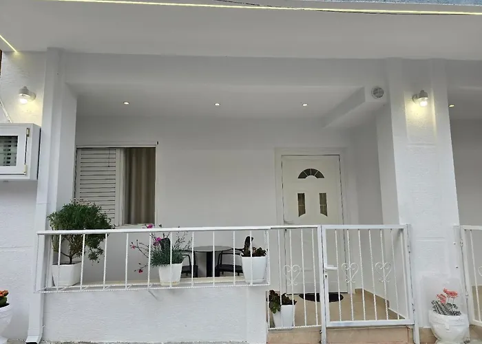 Aila Apartment