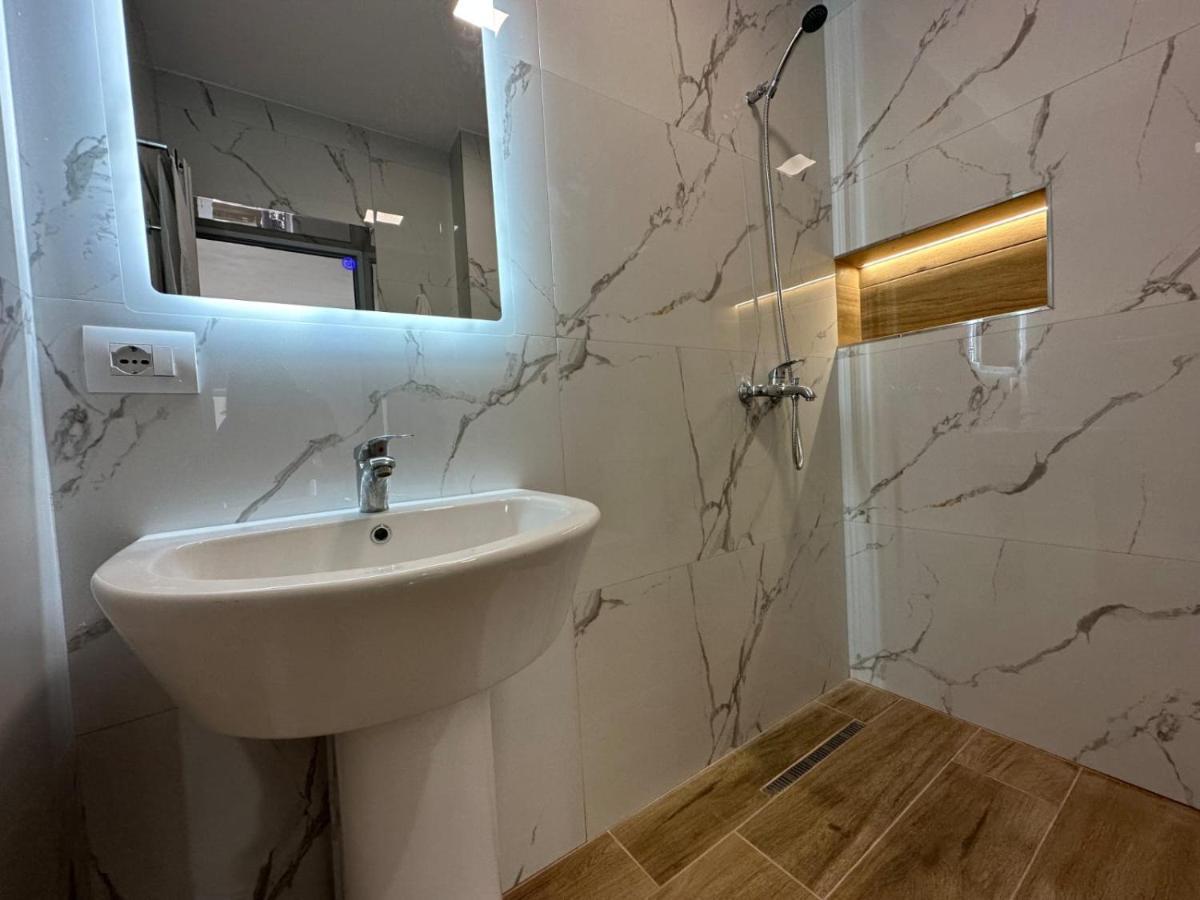 Aila Apartment